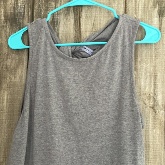 Fabletics XL twisted back tank - Picture 2 of 5